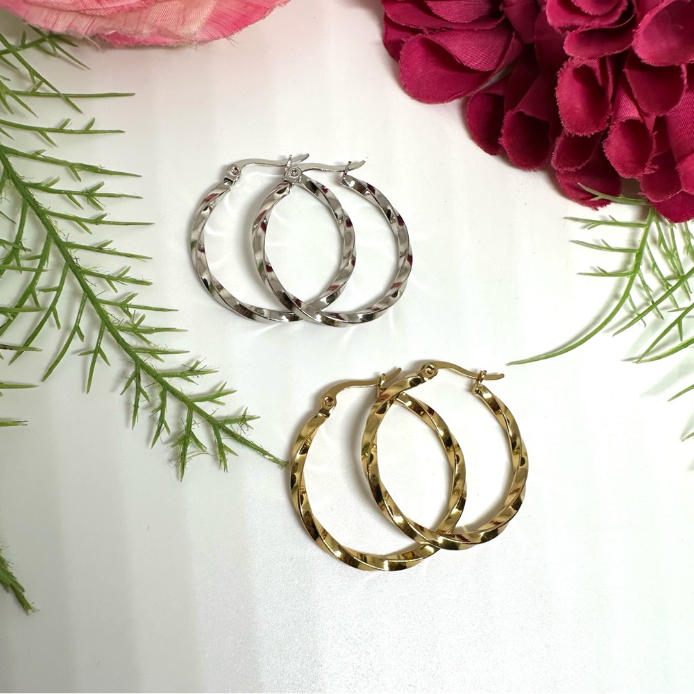 NEW⚜️Silver Plated Round Twisted Hoop Earrings - Picture 5 of 5
